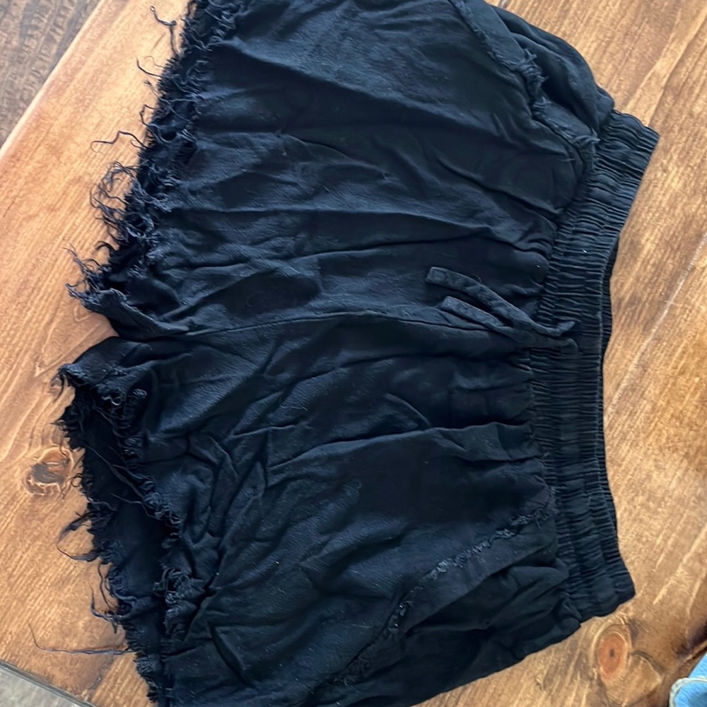 Black light weight linen shorts